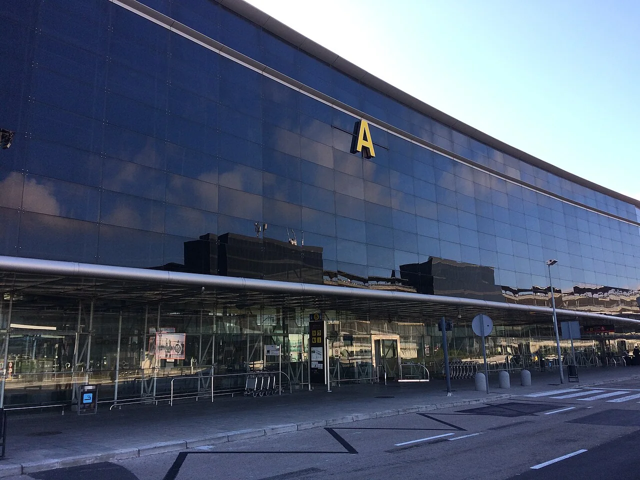 Barcelona Airport to Les Corts Private Transfer 1 - Barcelona Airport to Les Corts Private Transfer Terminal 2A at Barcelona-El Prat Airport