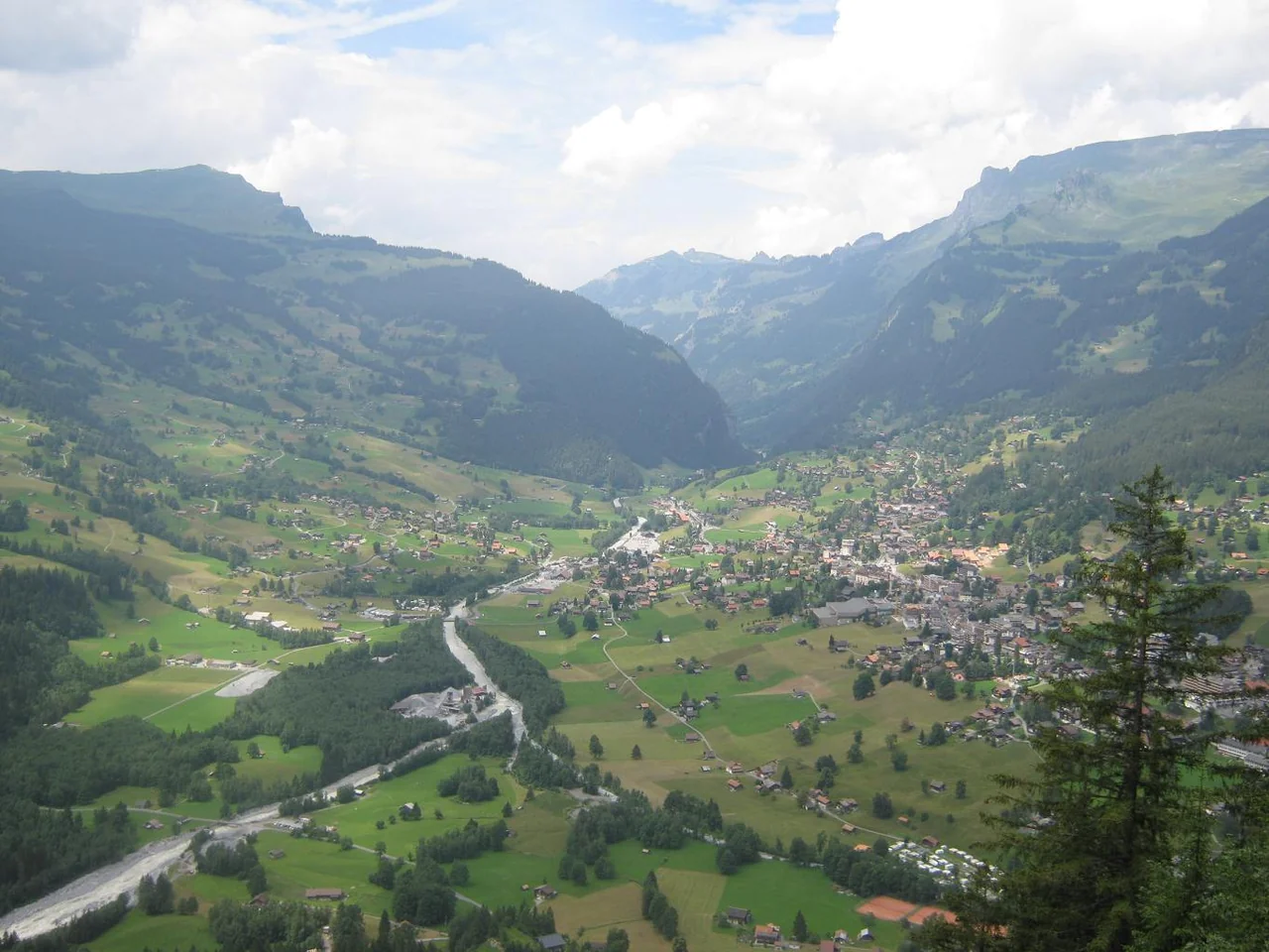 Village and valley scenery at the destination of your Zurich Airport to Grindelwald transfer